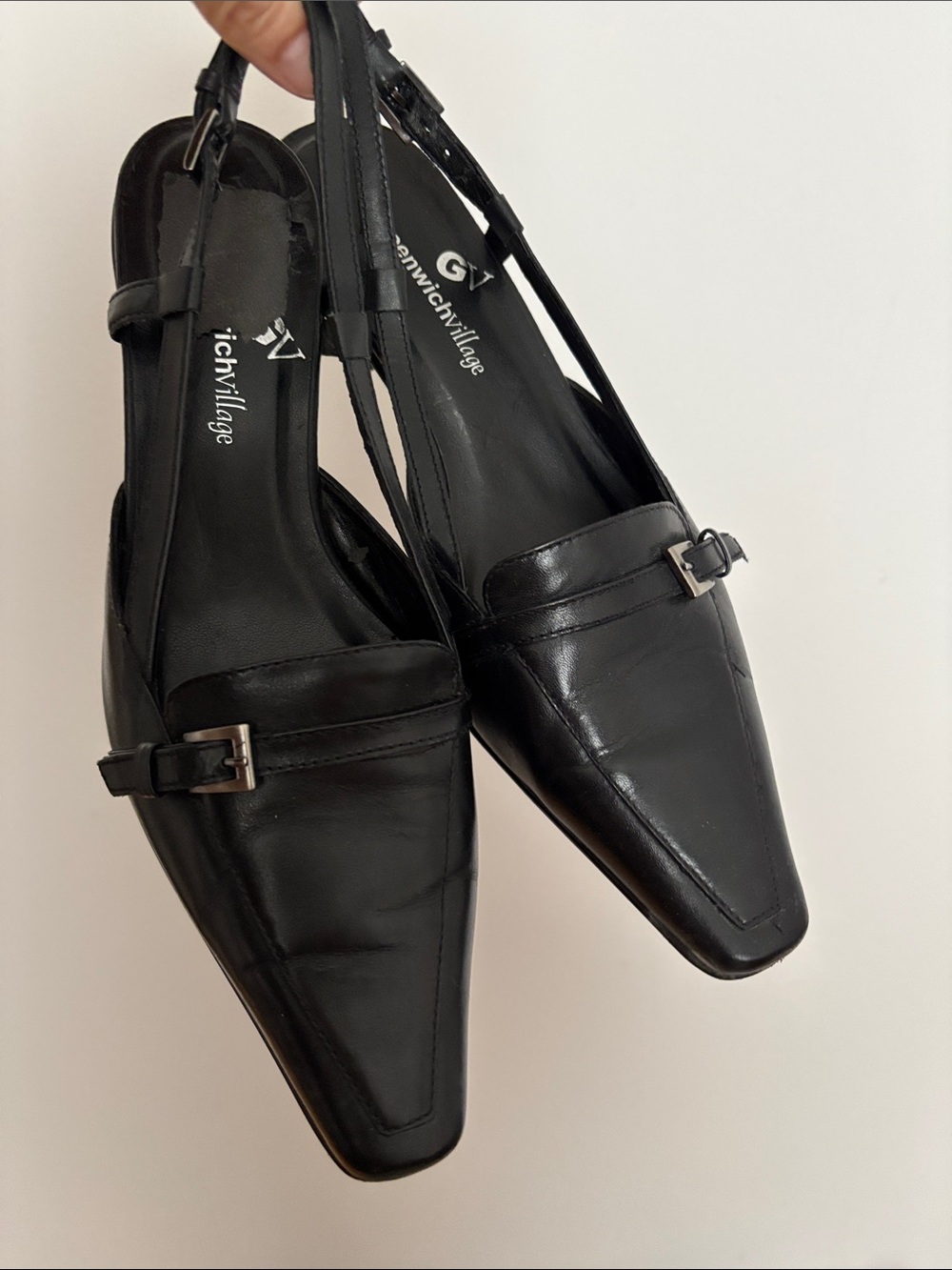 Late 1990s/early 2000s Black Leather Kitten Heel Slingbacks Size 6.5